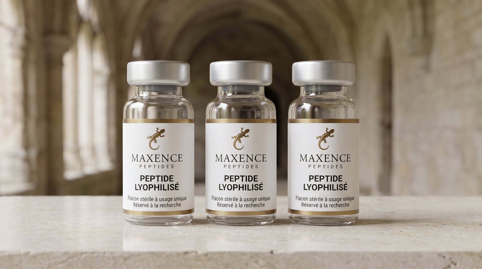 Trois flacons Maxence Peptides sur la pierre de l'abbaye du Moncel